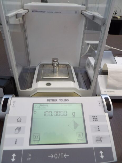 Mettler Toledo AX205 Delta Range with RS-P42 Printer, Refurbished - Image 2