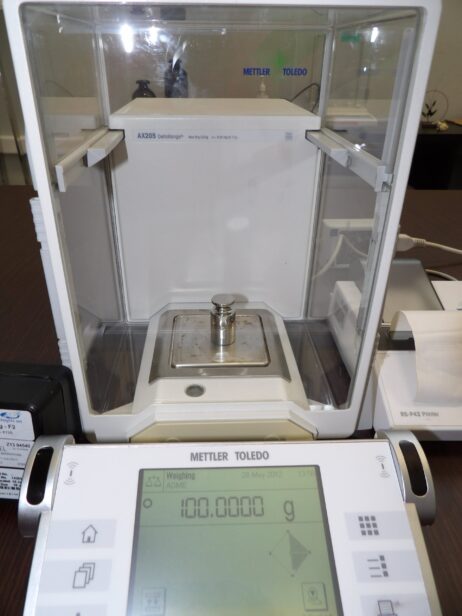 Mettler Toledo AX205 Delta Range with RS-P42 Printer, Refurbished - Image 3