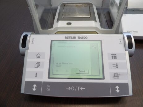 Mettler Toledo AX205 Delta Range with RS-P42 Printer, Refurbished - Image 4