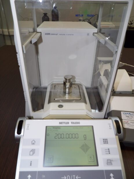 Mettler Toledo AX205 Delta Range with RS-P42 Printer, Refurbished - Image 5